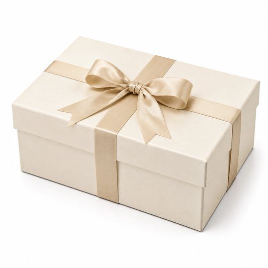 Geschenkbox 30 x 20 x 12 cm aus Karton in Creme mit Satinschleife für Geschenke