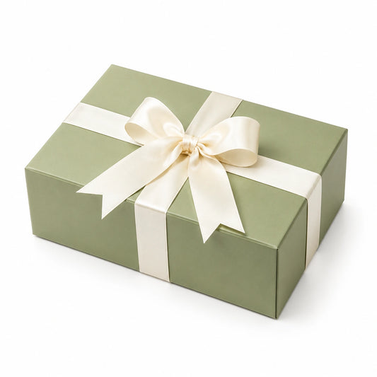Geschenkbox 30 x 22 x 10 cm aus Karton in Salbeigrün mit Satinband